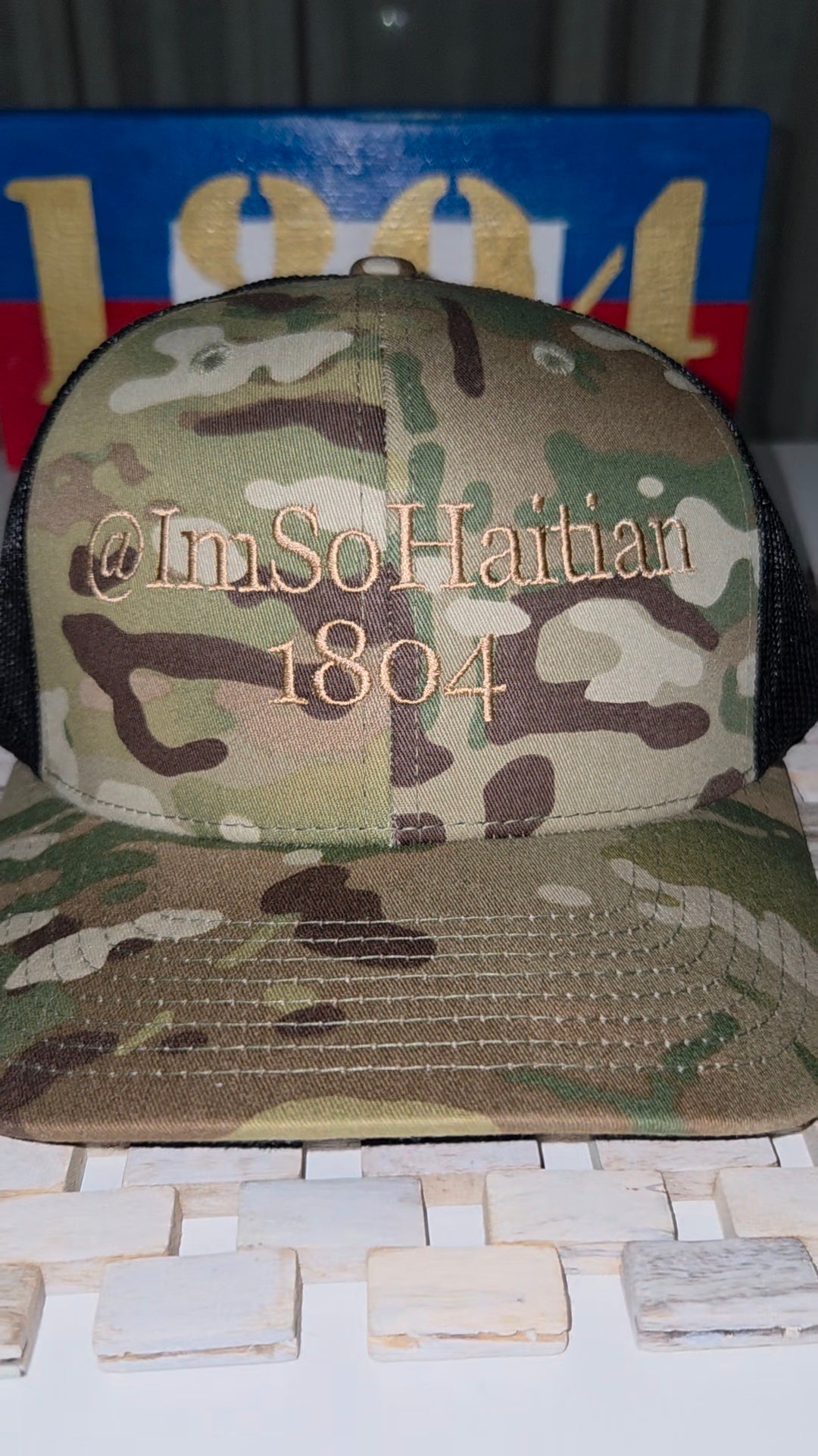 LIGHT Jardin Snapback Hat with beige Embroidery