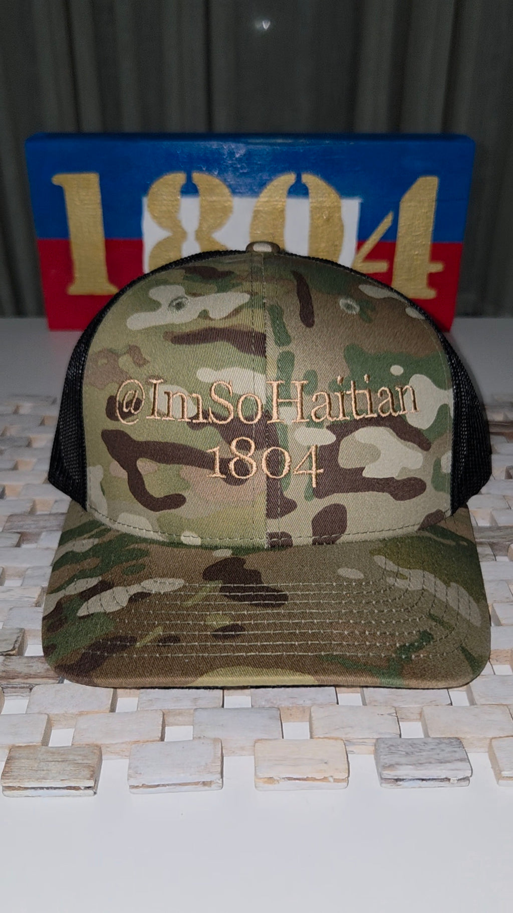 LIGHT Jardin Snapback Hat with beige Embroidery