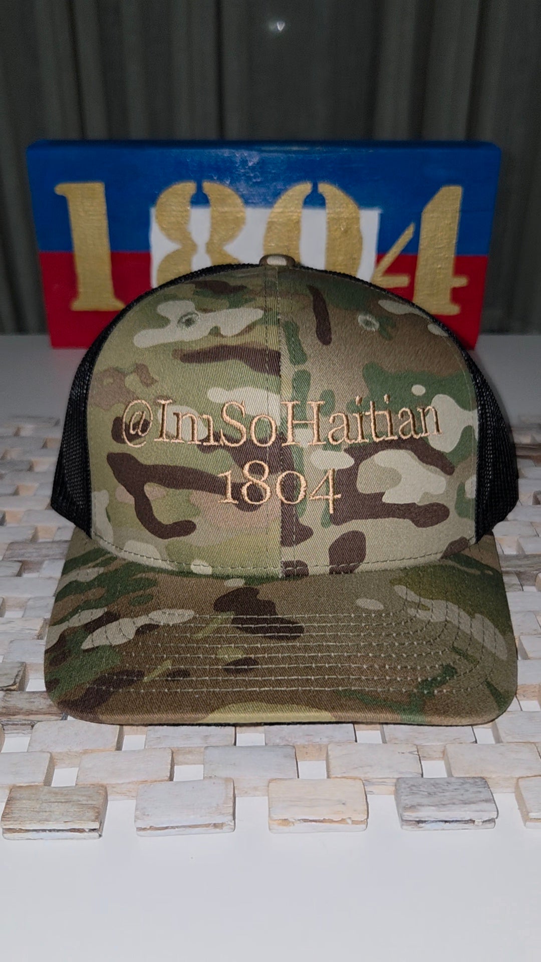 LIGHT Jardin Snapback Hat with beige Embroidery