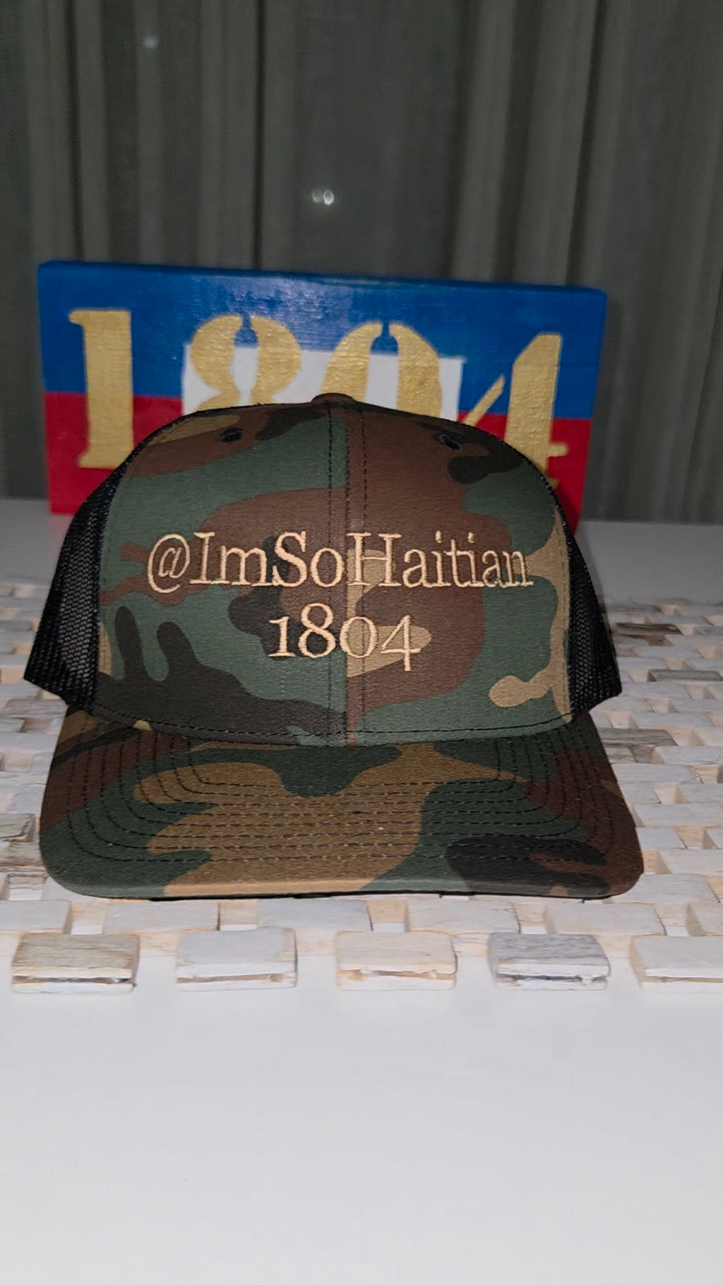 DARK Jardin Snapback Hat with beige Embroidery